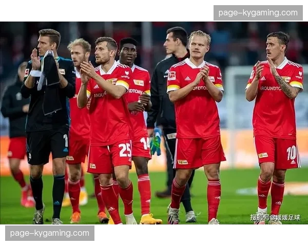 弗赖堡对阵门兴格拉德巴赫精彩时刻：主队凭借高效进攻创造多次得分机会，控球率略占优势