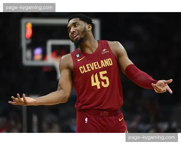 一次成功的底线球战术：复盘骑士队如何利用阿伦的掩护为米切尔创造绝杀机会